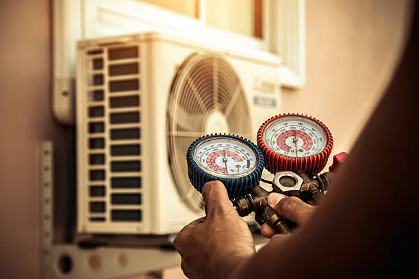 Professional Hvac Installation technician working in Canyon Country, CA